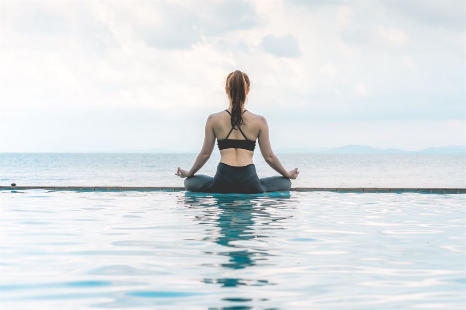 meditación en el mar